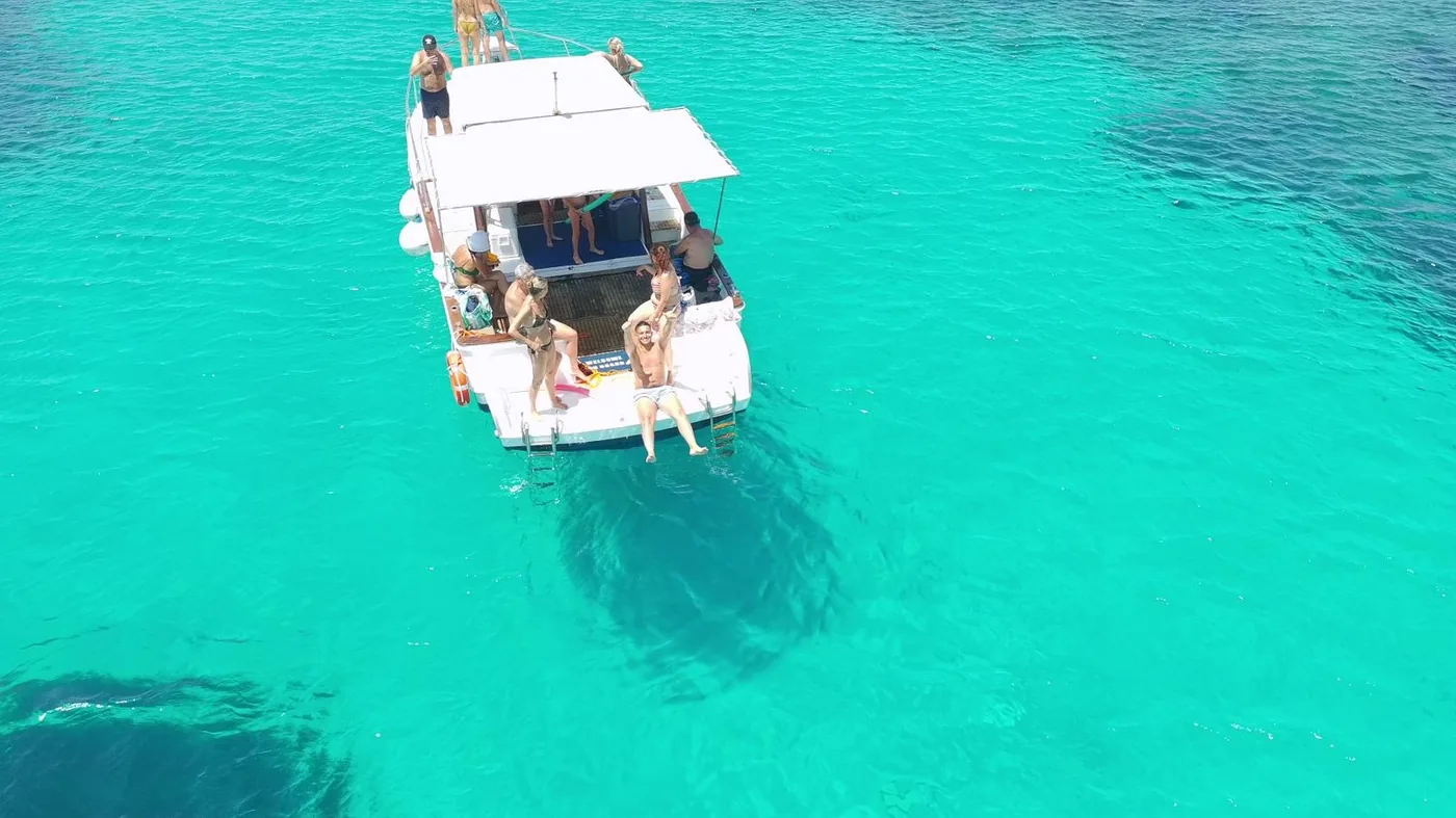 Vista drone barca escursione Isole Egadi — Stella Marina Favignana