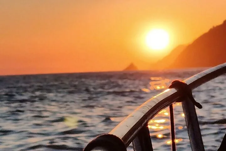 Gommone Stella Marina al tramonto nelle Isole Egadi